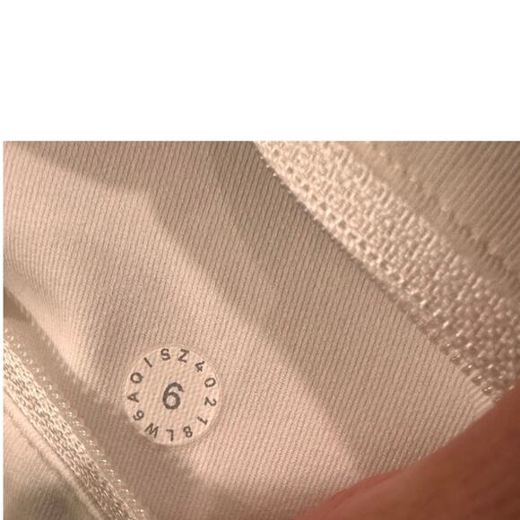 Lululemon All The Right Places High Rise Crop White, size 6 Great Condition - Picture 4 of 9